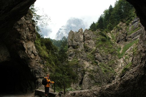 Blick auf den Sparchenbach vom Felsdurchbruch aus