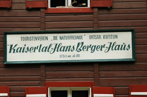 Hüttenschild des Hans-Berger-Hauses im Wilden Kaiser