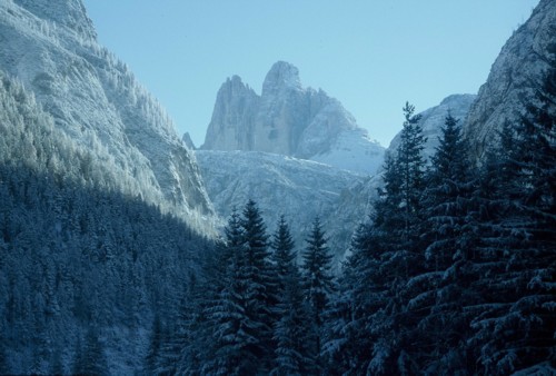 Auffahrt Richtung Auronzo-Hütte nach einem Wintereinbruch Anfang November 