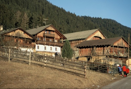 unser Weiler Haspaberg oberhalb von Taisten mit Seppila-Hof 