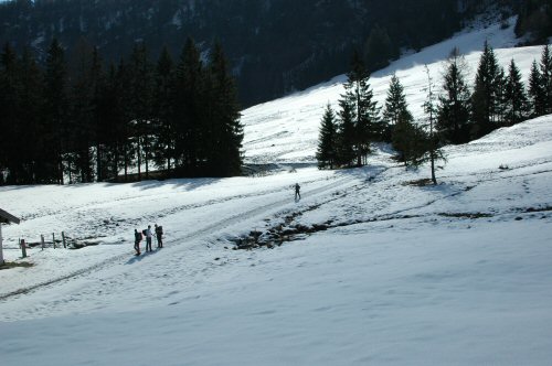 Chiemgau: Mit dem Club Mountains und mit den Schneeschuhen von Ettenhausen auf die Karalmspitze