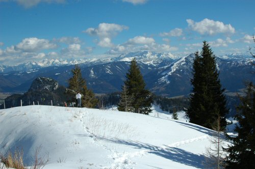 Chiemgau: Mit dem Club Mountains und mit den Schneeschuhen von Ettenhausen auf die Karalmspitze