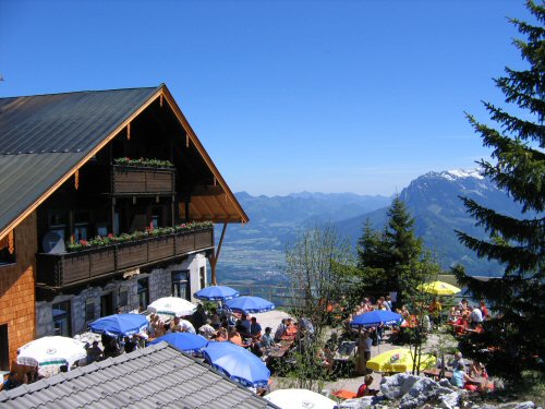 Kufsteiner Haus auf dem Pendling mit Blick ins Inntal