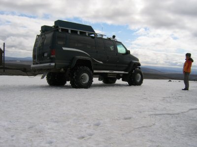 Fahrt über die Hochebene von Norden nach Süden mitten durch Island (Sprengisandur), zwischen Hofsjökull und Vatnajökull.
