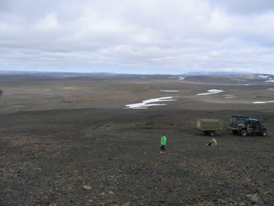 Fahrt über die Hochebene von Norden nach Süden mitten durch Island (Sprengisandur), zwischen Hofsjökull und Vatnajökull.