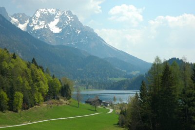 Blick auf den Wilden Kaiser und auf den Hintersteiner See vom Westufer aus gesehen