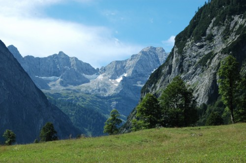Blick auf die Spritzkarspitze im Karwendel vom Großen Ahornboden aus