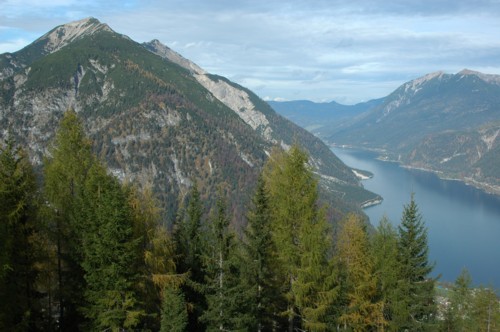 Blick auf den Achensee mit Seeberg und Seekarspitze