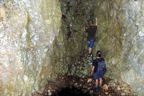 Through the stream bei Beli auf der Insel Cres in Kroatien