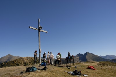Pause auf dem Lutterkopf mit Blick auf das Rudlhorn im Hintergrund