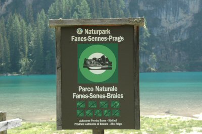 Schild des Naturparks Fanes - Sennes - Prags