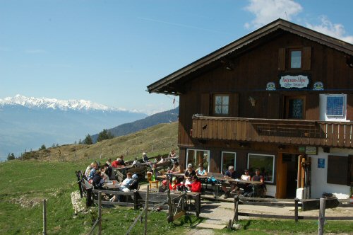 Biergarten der Astenau-Alpe im Rofan