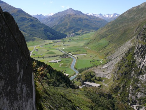 Blick vom Klettersteig auf das Tal. 