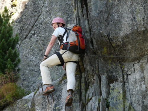 Eisenstifte im Klettersteig Diavolo